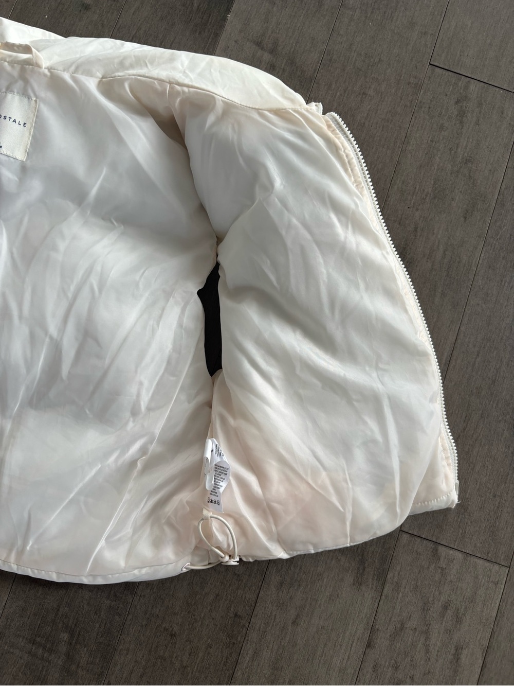 Size Medium Aeropostale white puffer vest - Picture 5 of 8